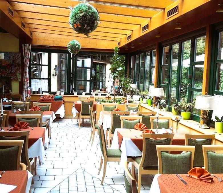 Hotel Restaurant - Hauserl Im Wald Graz Exterior foto